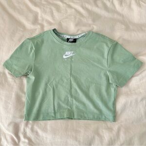 Nike Air Crop Tshirt | Size Medium | Light Green